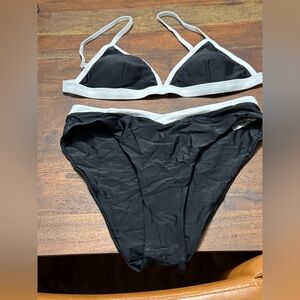 Women’s Black & White Trim Bikini Set - Size M - NWOT
